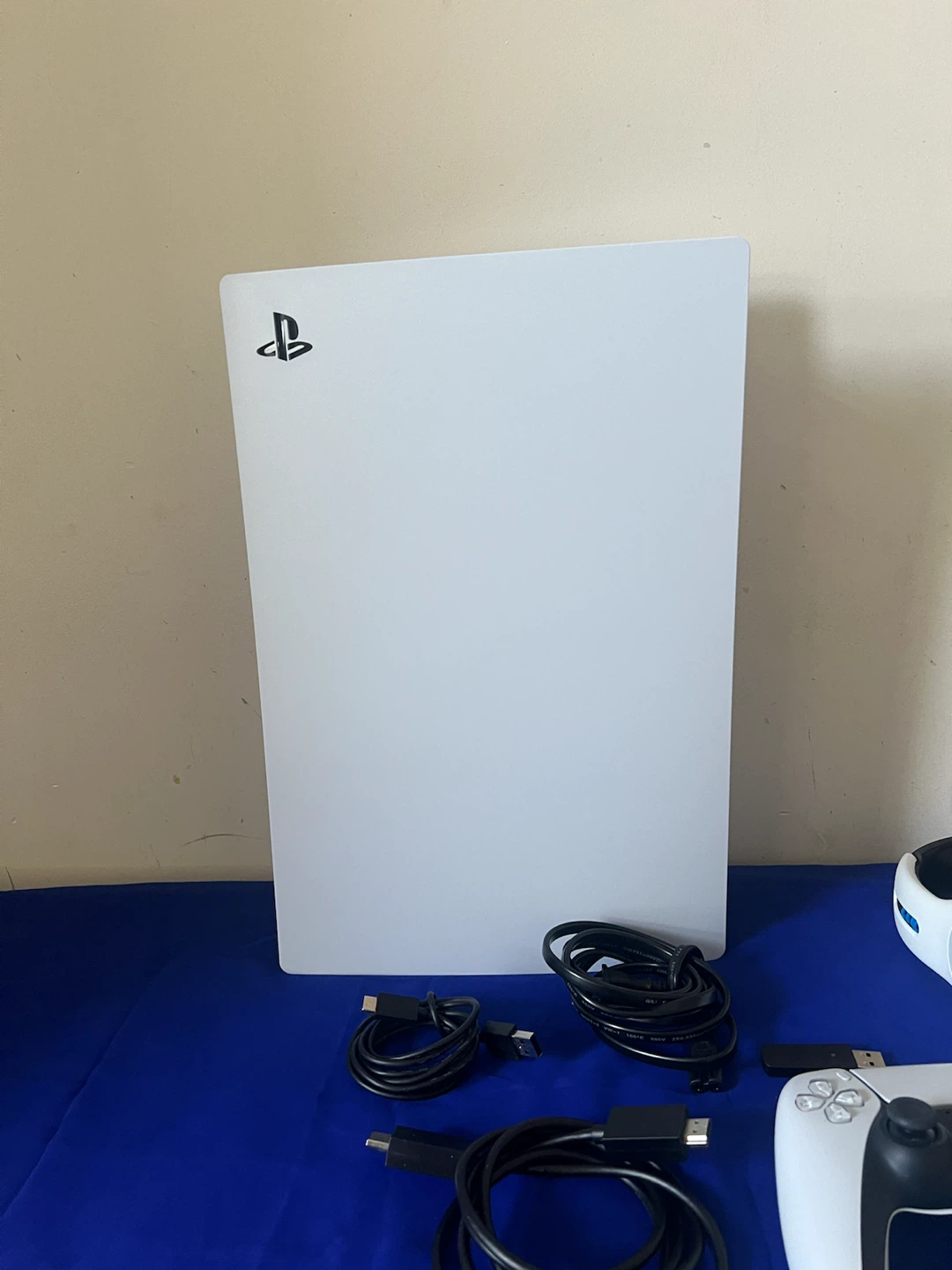 PS5 Digital - Excellent condition - photo 2