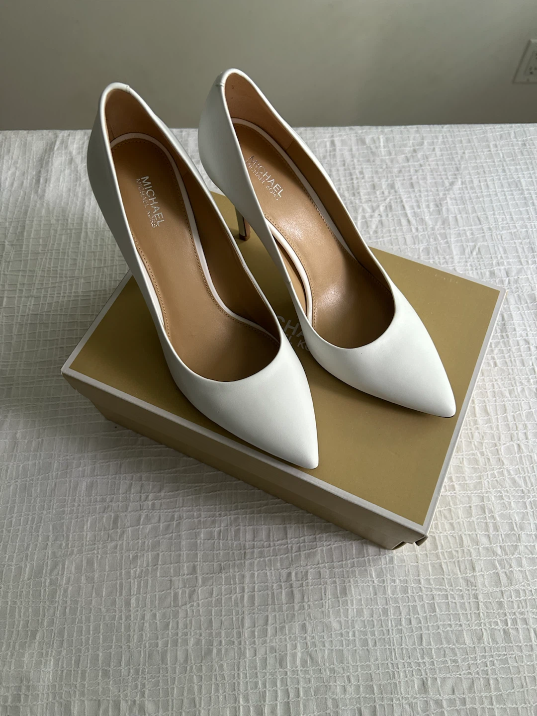 Michael Kors White Heels – New 🤍