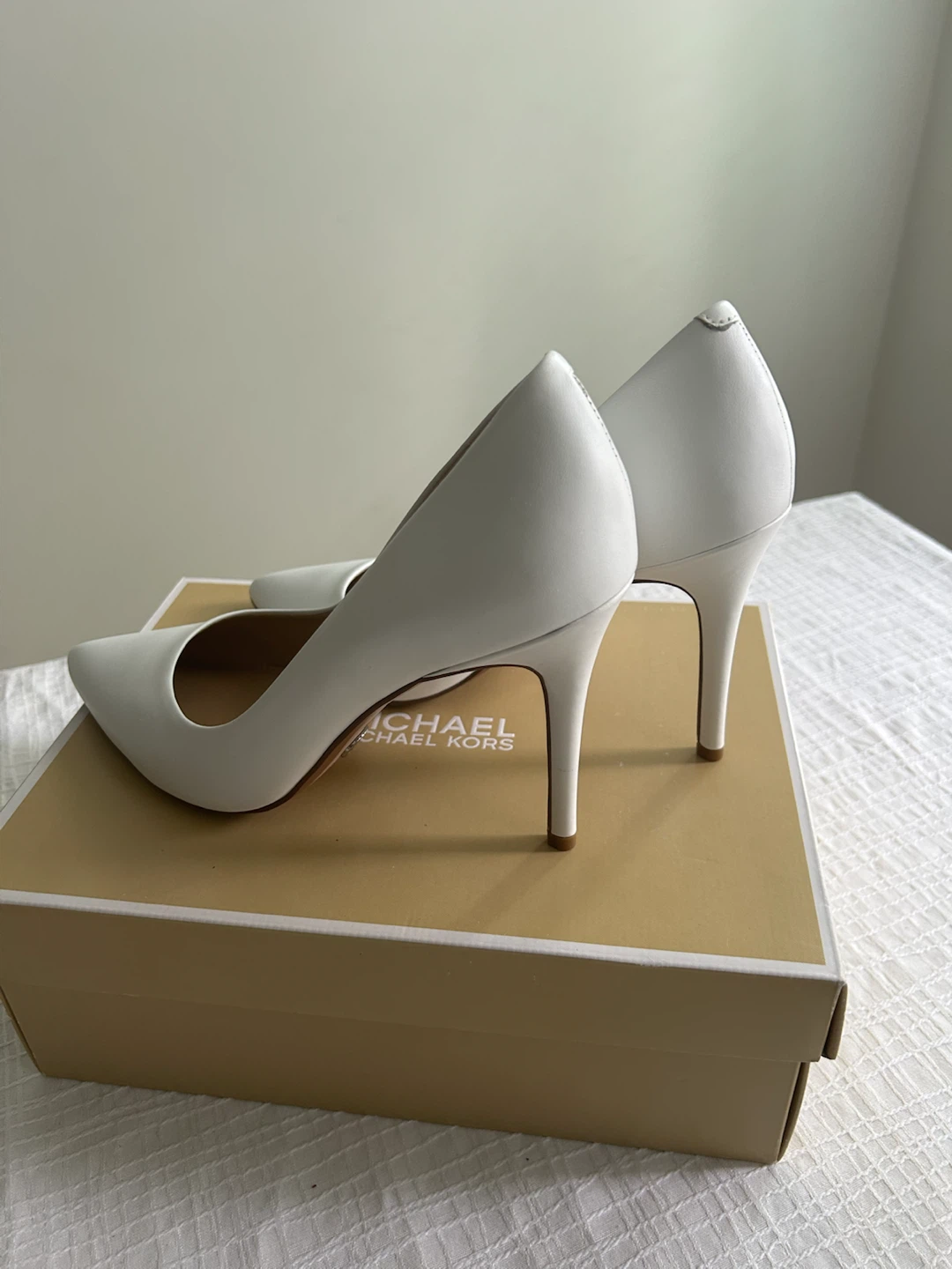Michael Kors White Heels – New 🤍 - photo 3