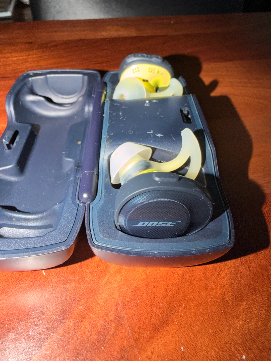 Bose SoundSport Free Wireless Navy/Citron Earbuds (EUC) - photo 2
