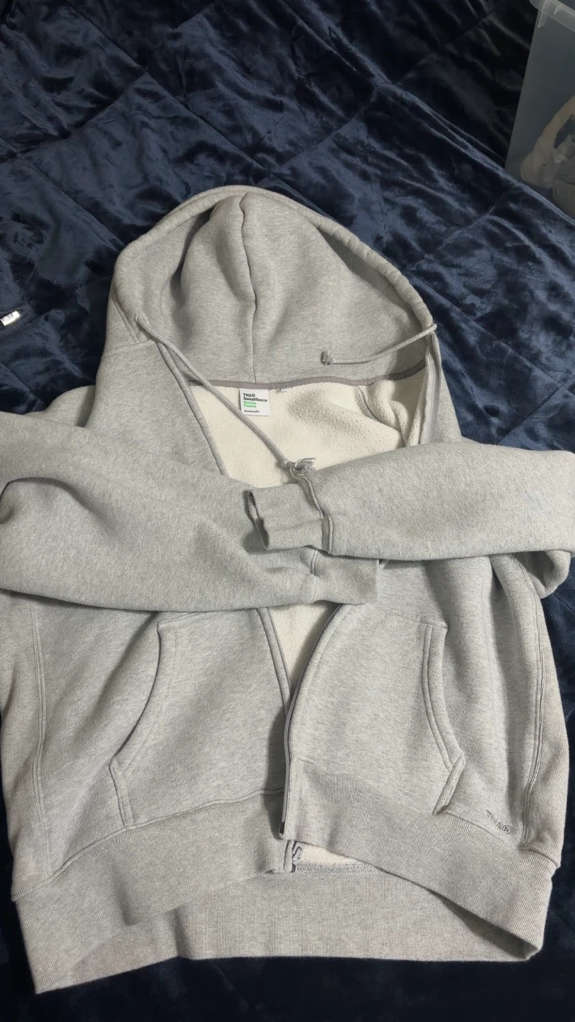 Aritzia Grey Zip-Up Hoodie - photo 2