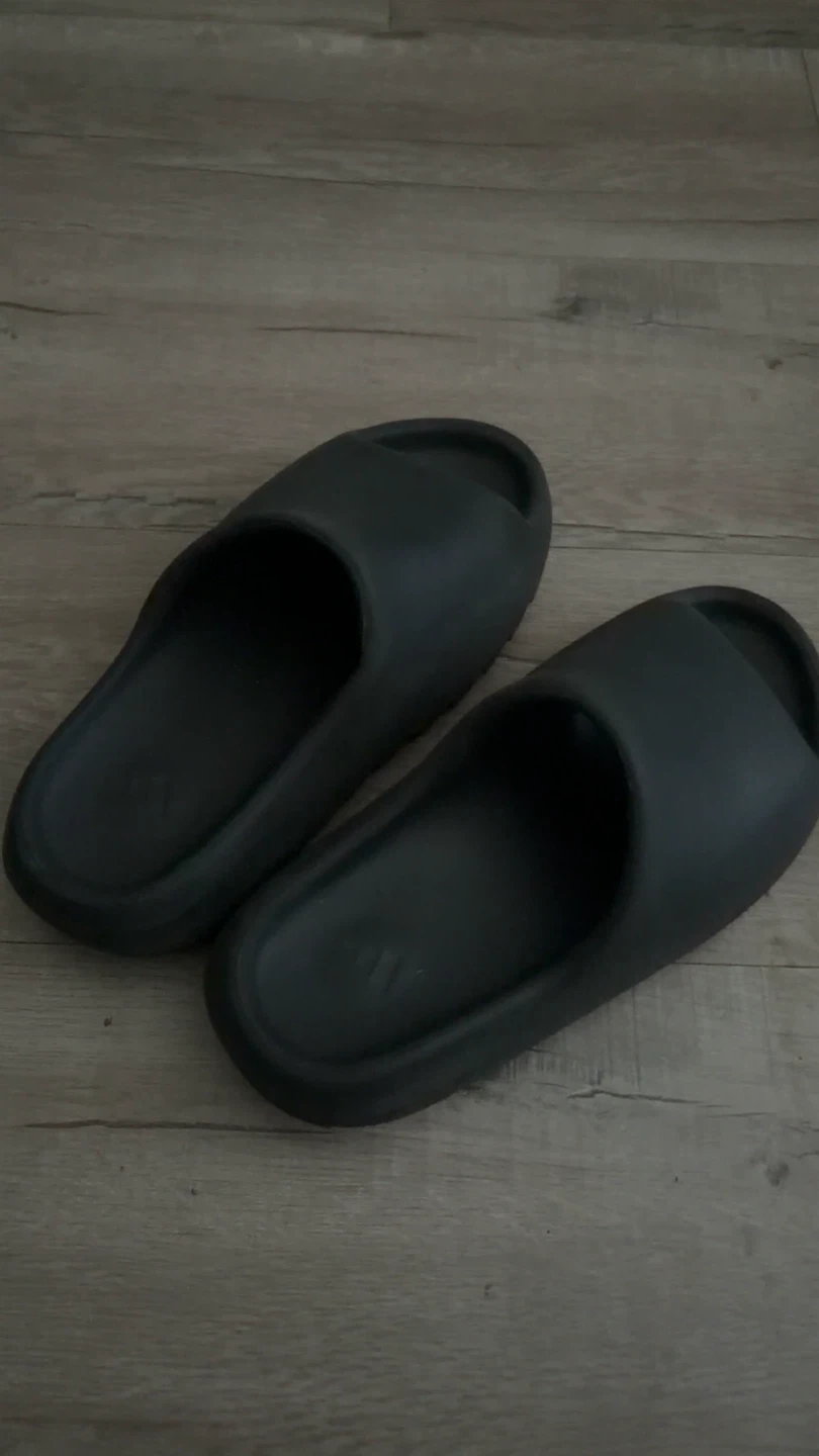 Yzy Dark Grey Slides good reps