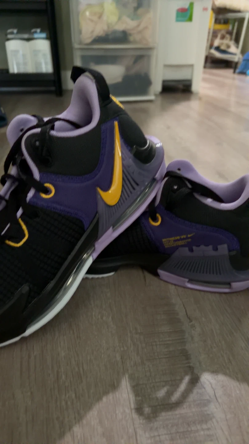 Nike LeBron Witness 5 Basketball Shoes - photo 2