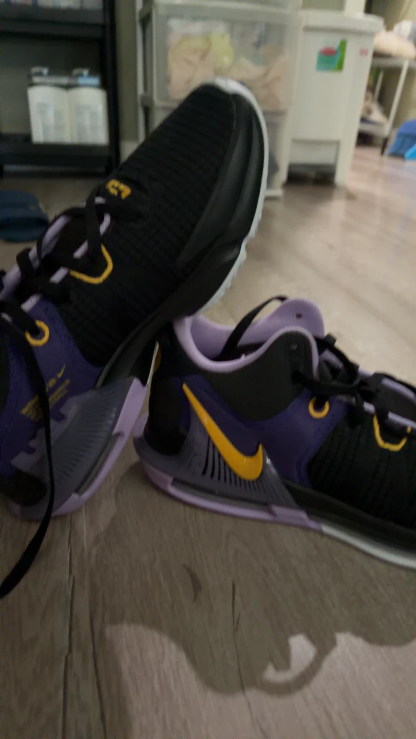 Nike LeBron Witness 5 Basketball Shoes - photo 3