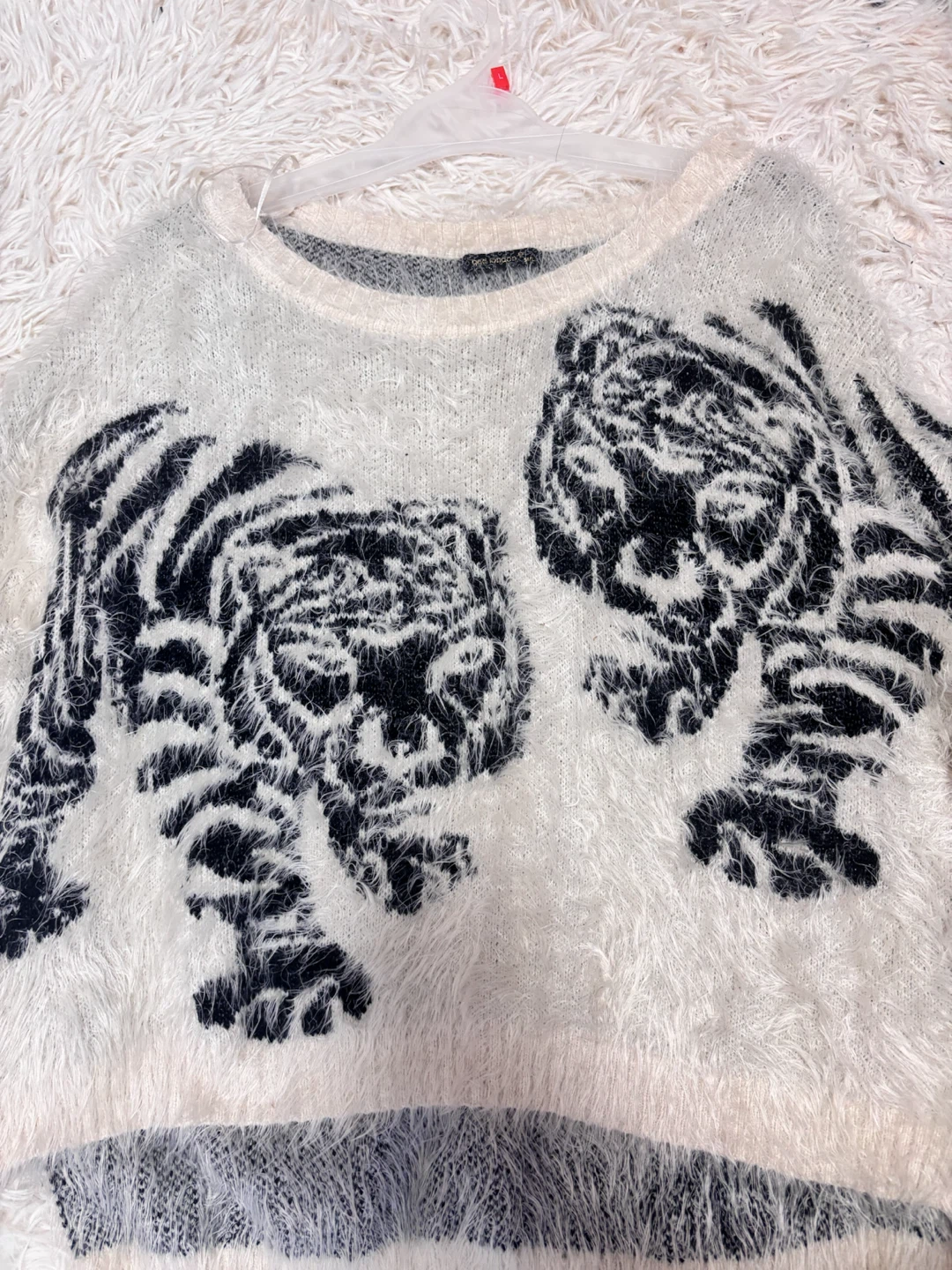White fuzzy sweater with tiger graphic - photo 2