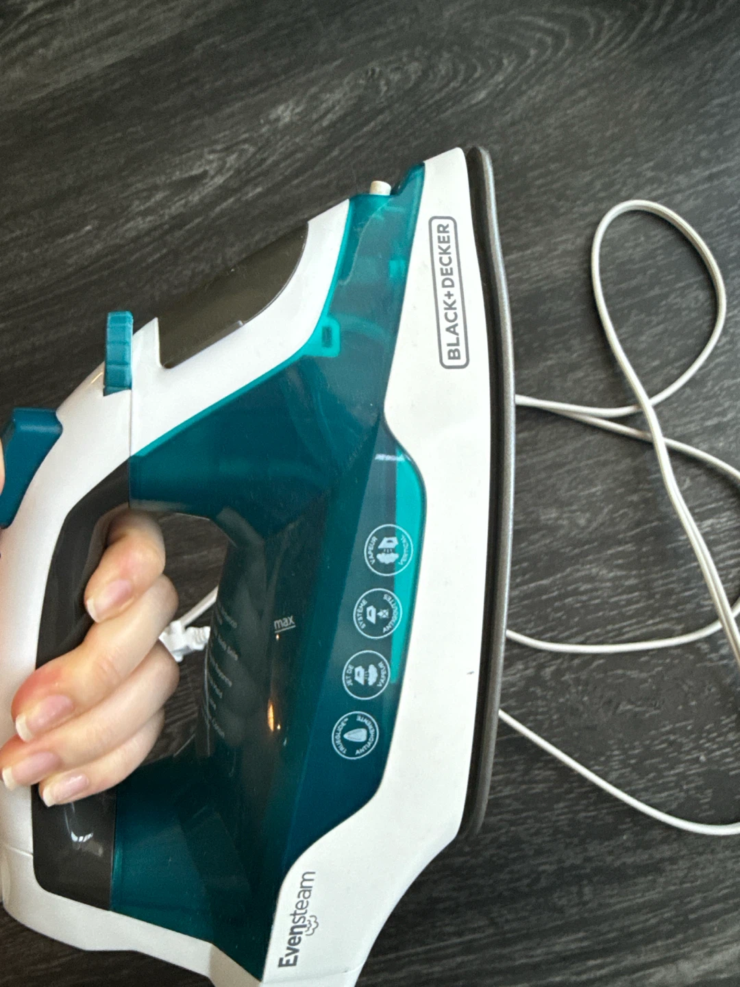 Like new BLACK+DECKER Steam Iron - photo 2