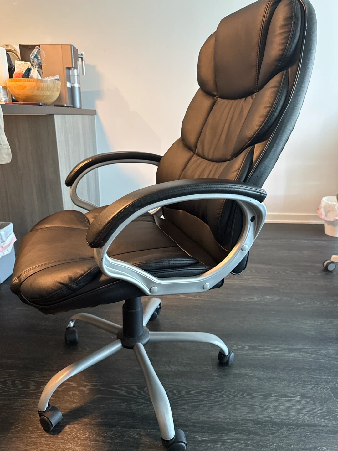 Black Leather Executive Office Chair - photo 3