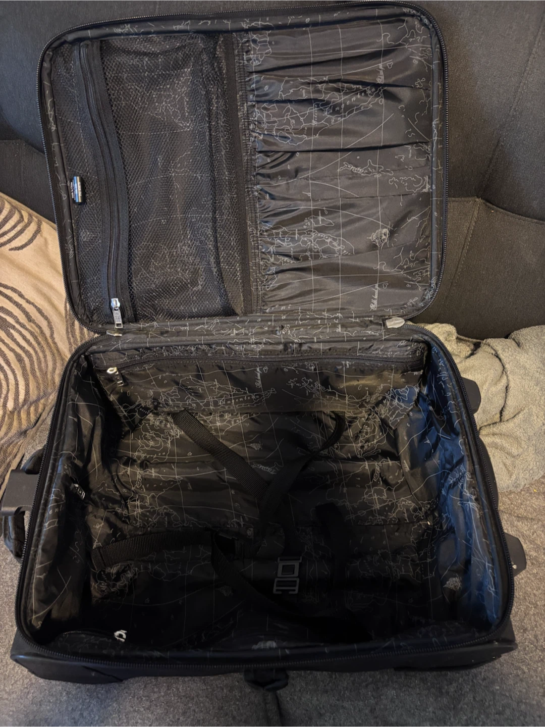 American Tourister Black Carry-On Suitcase - photo 3