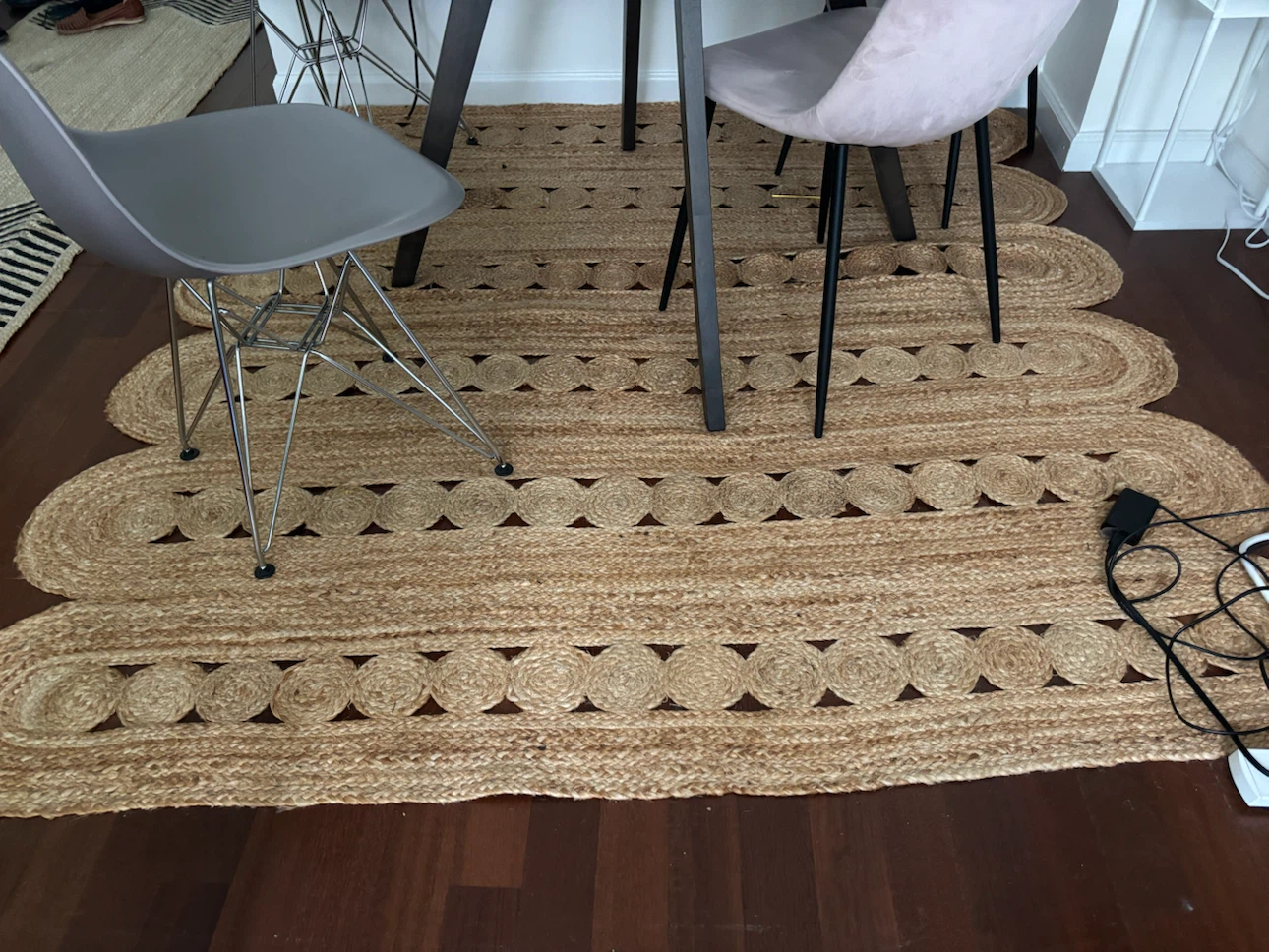 Jute Oval Rug with Scalloped Edges