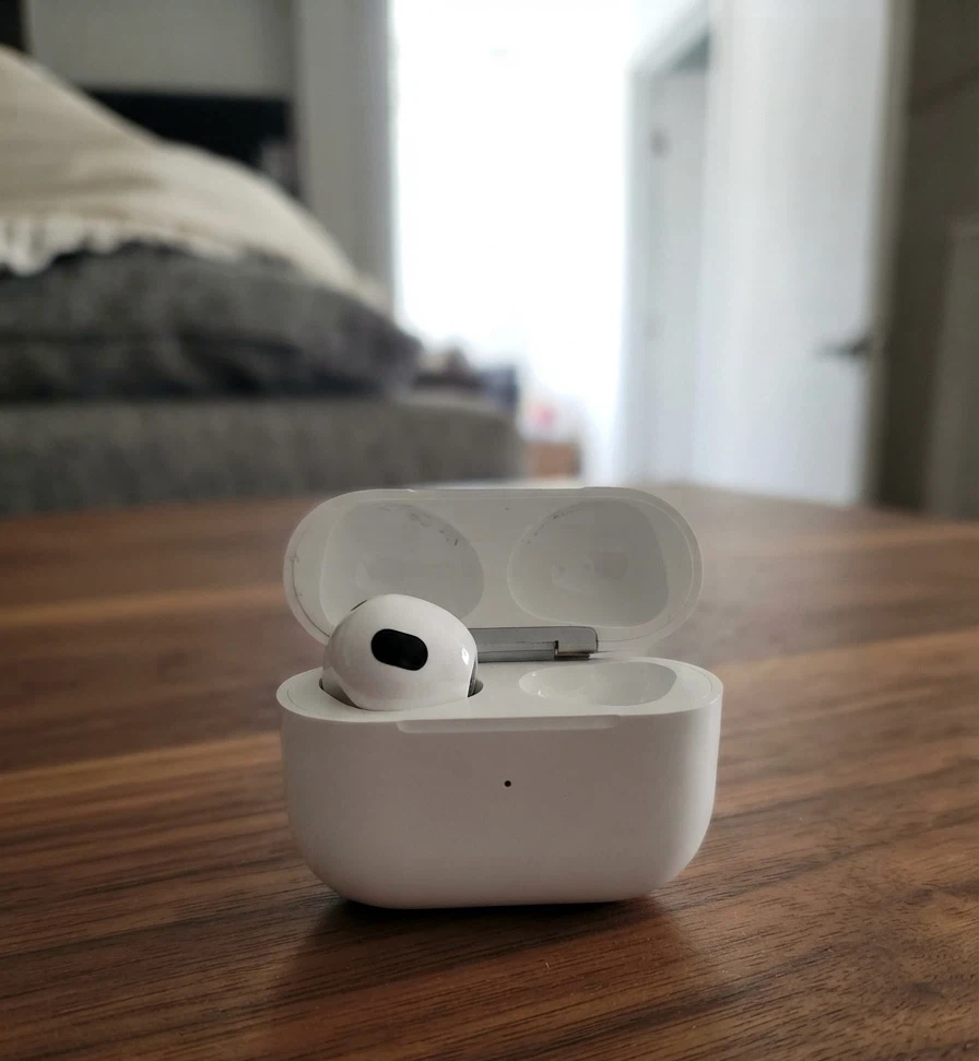 Apple AirPods Charging Case