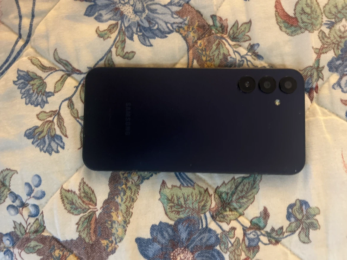 Samsung galaxy A15 5G unlocked to any carrier - photo 2