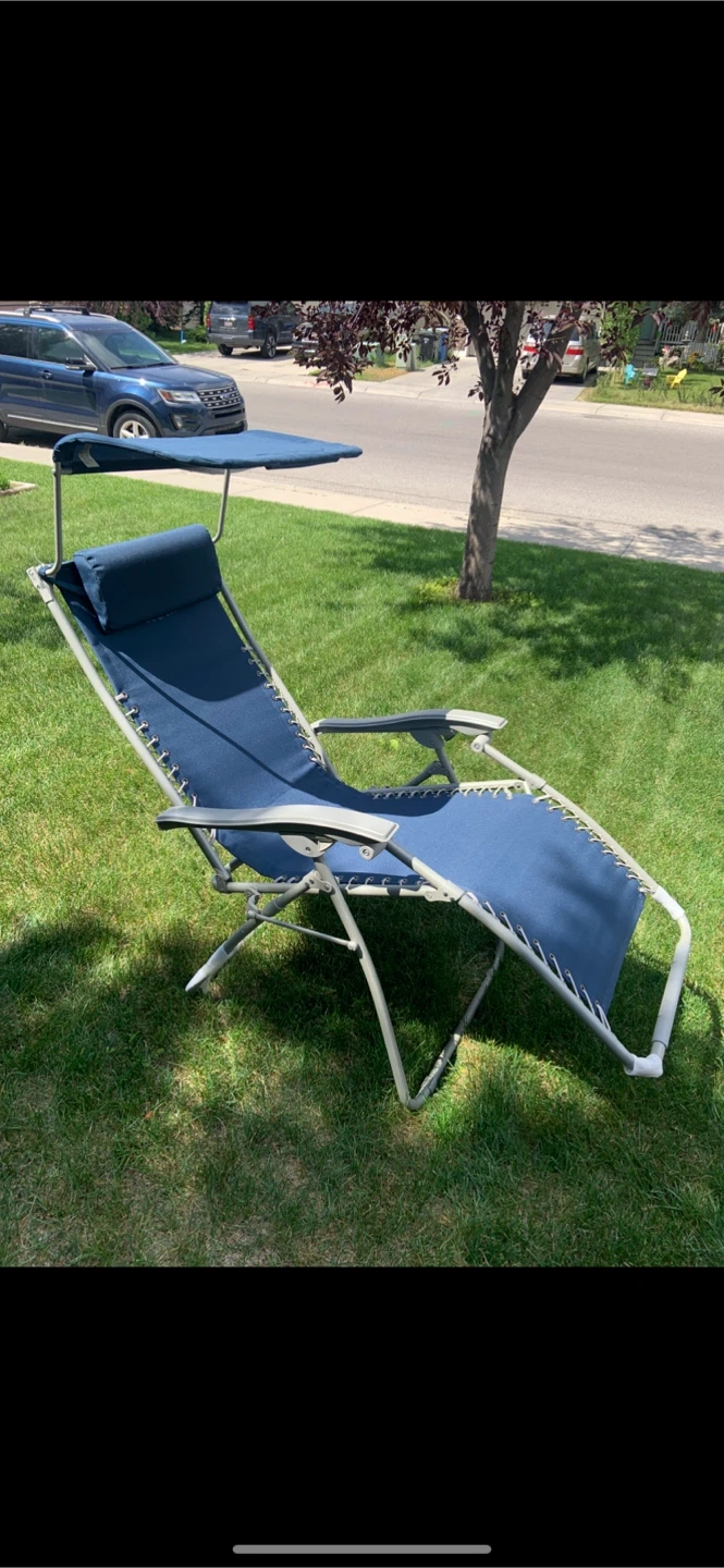 2 Blue zero gravity lounge chairs with canopy - photo 2