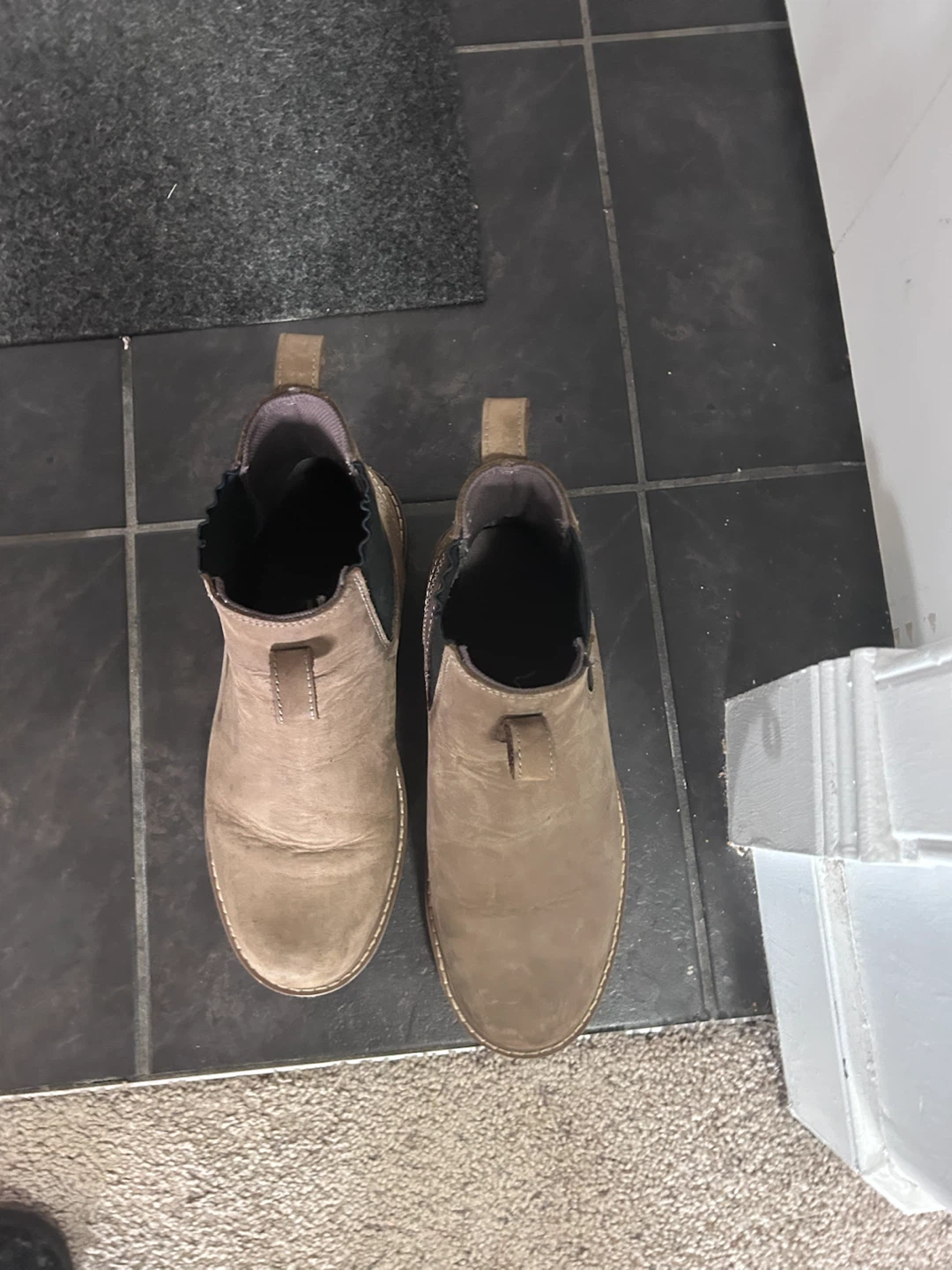 Men’s slip on boots also known as a Chelsea boot.