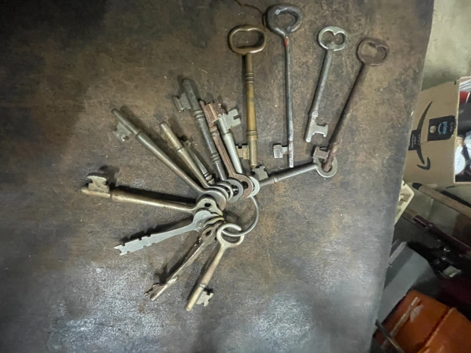 Antique Skeleton Keys - photo 2