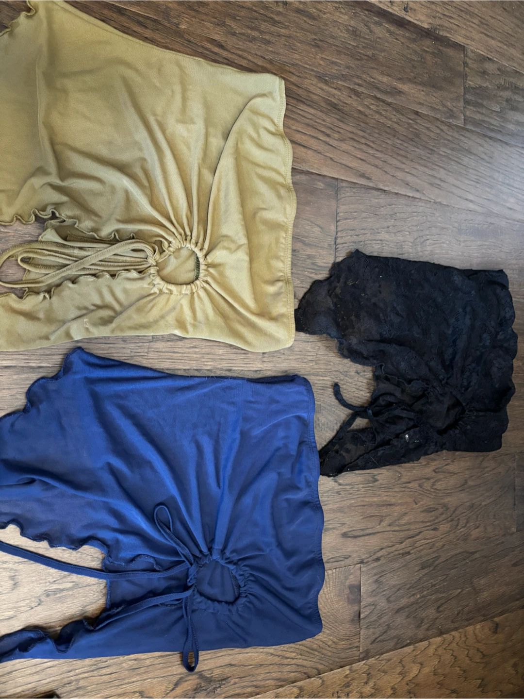 Hollister & Garage Tops Bundle - photo 2