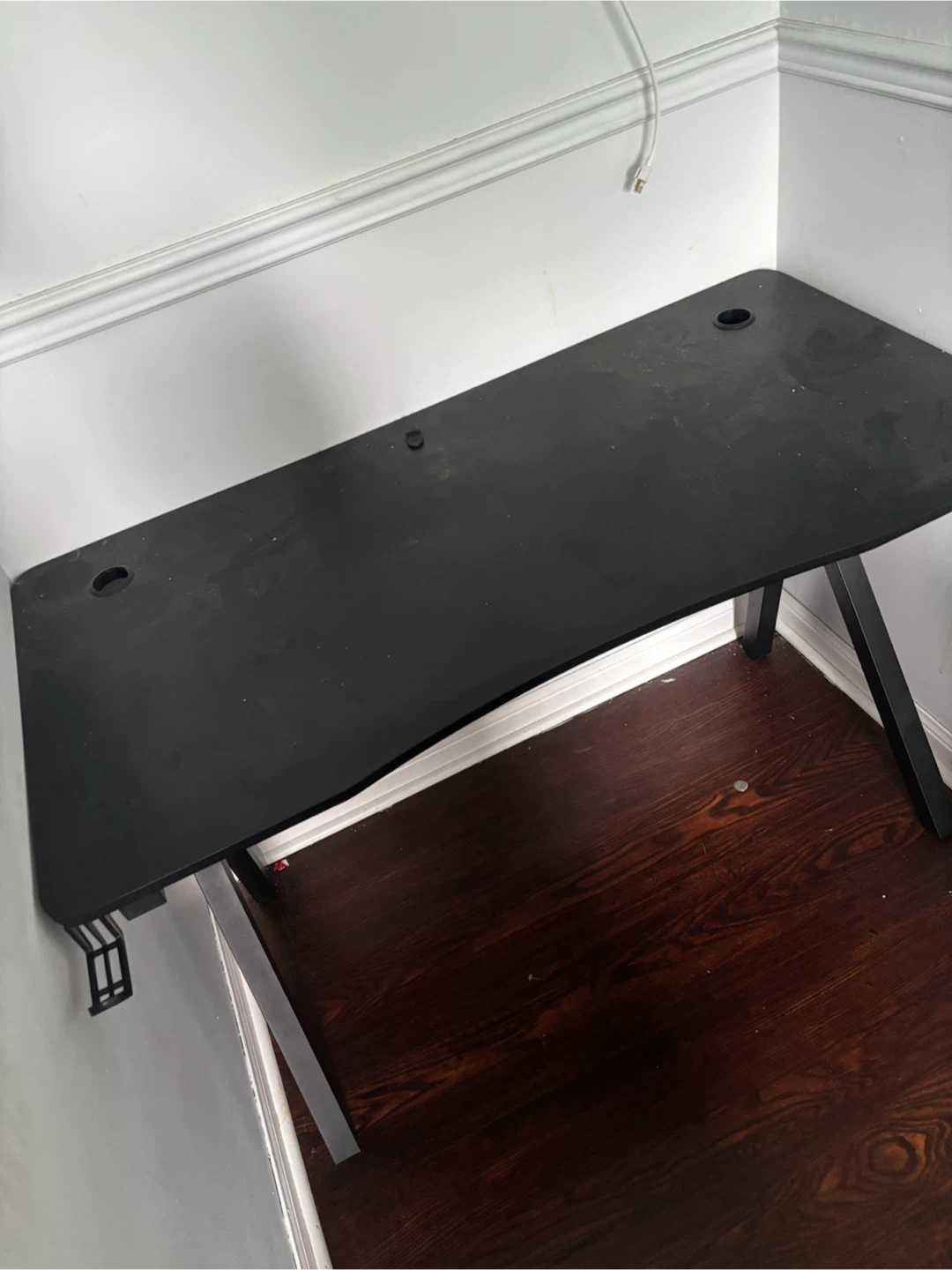 Desk - photo 2