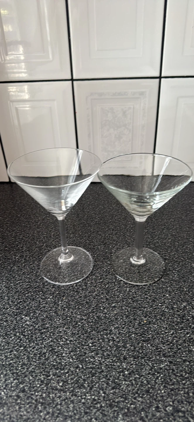 Set of 2 Clear Martini Glasses