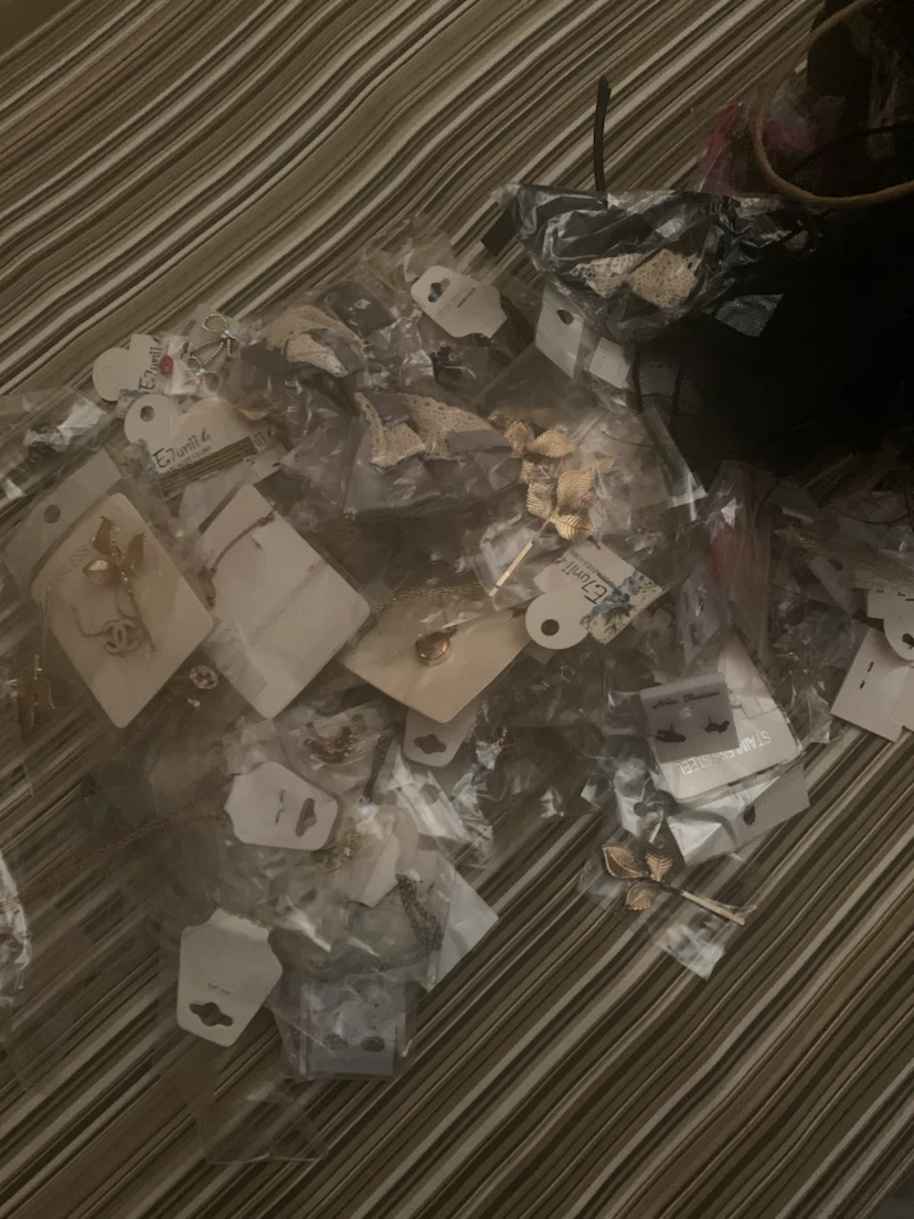 Mixed Lot of Fashion Jewelry80pcs
