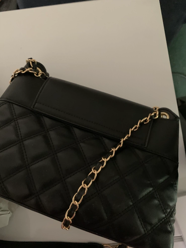 Brand new Black Quilted Shoulder Bag with Gold Chain - photo 4