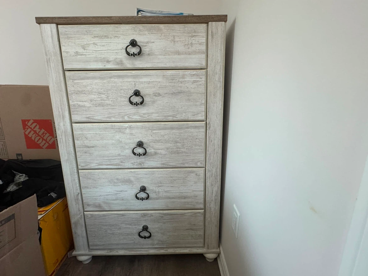 White Washed 5-Drawer Dresser