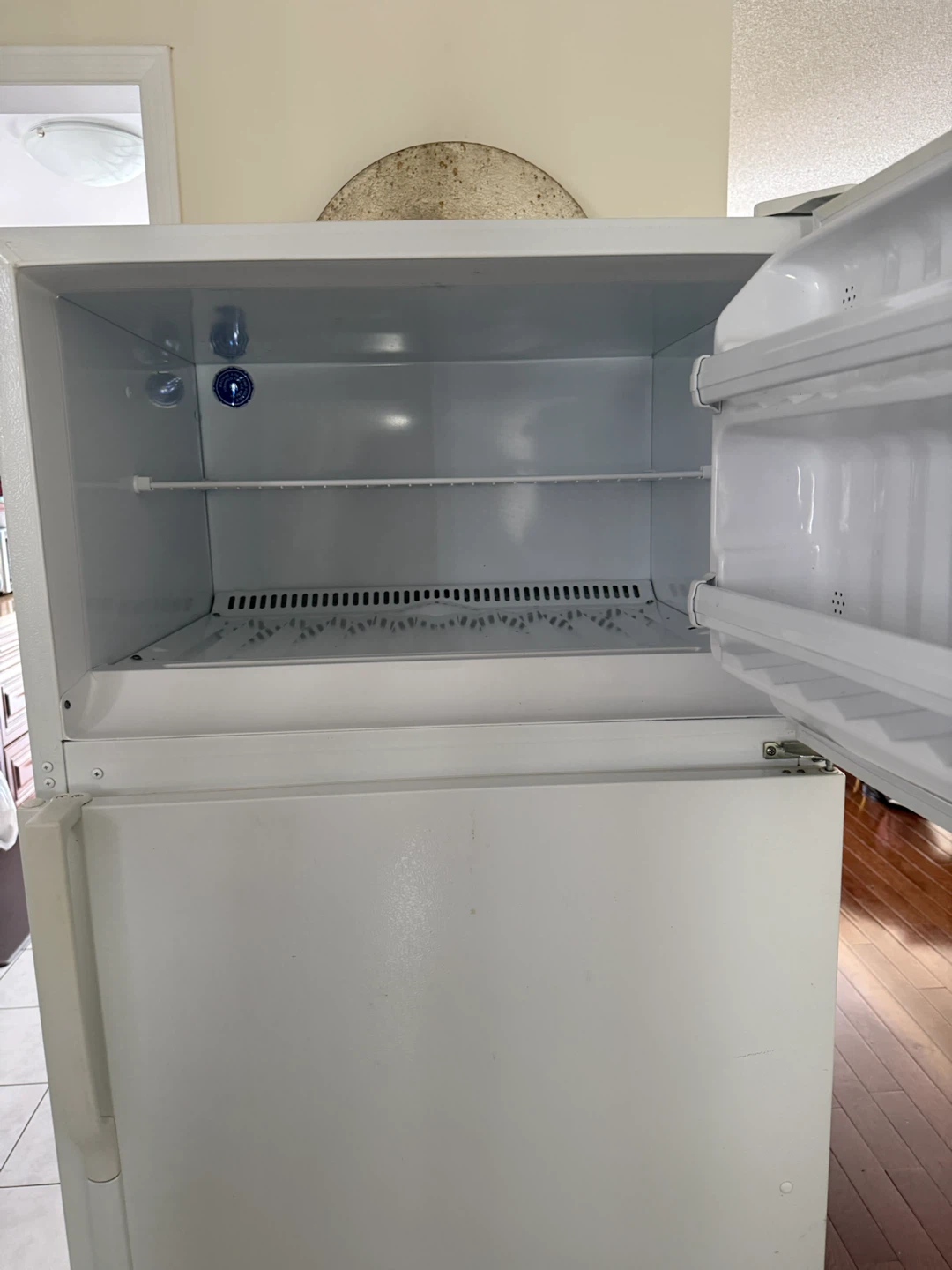 GE White Top Freezer Refrigerator - photo 2