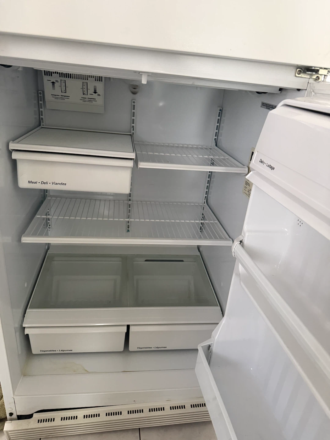 GE White Top Freezer Refrigerator - photo 3