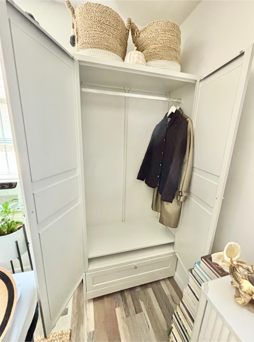 White Wardrobe with Drawer - photo 4