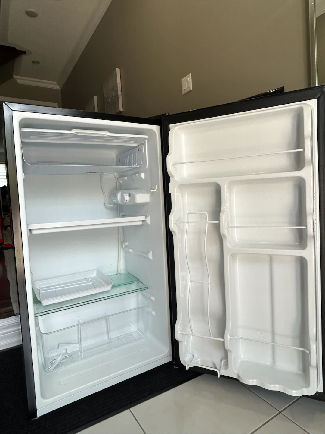 Midea 3.3 Cu Ft Compact Refrigerator - Silver - photo 5
