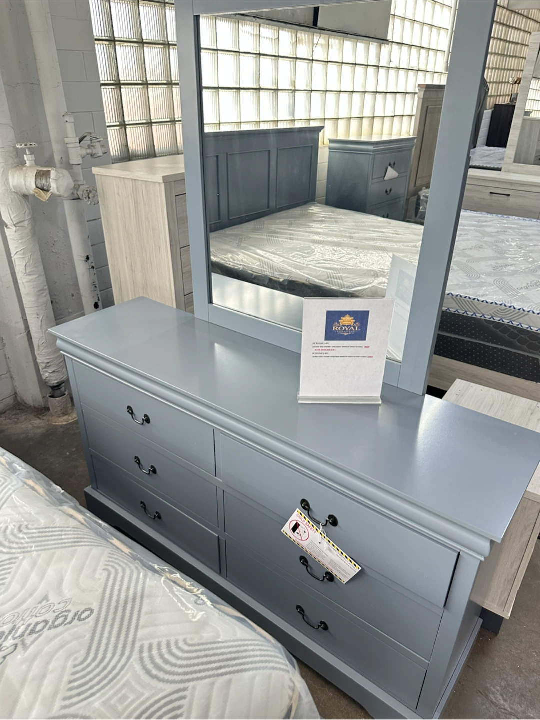Queen Bedroom Set - Bed Frame, Dresser, Mirror, Nightstand - photo 3