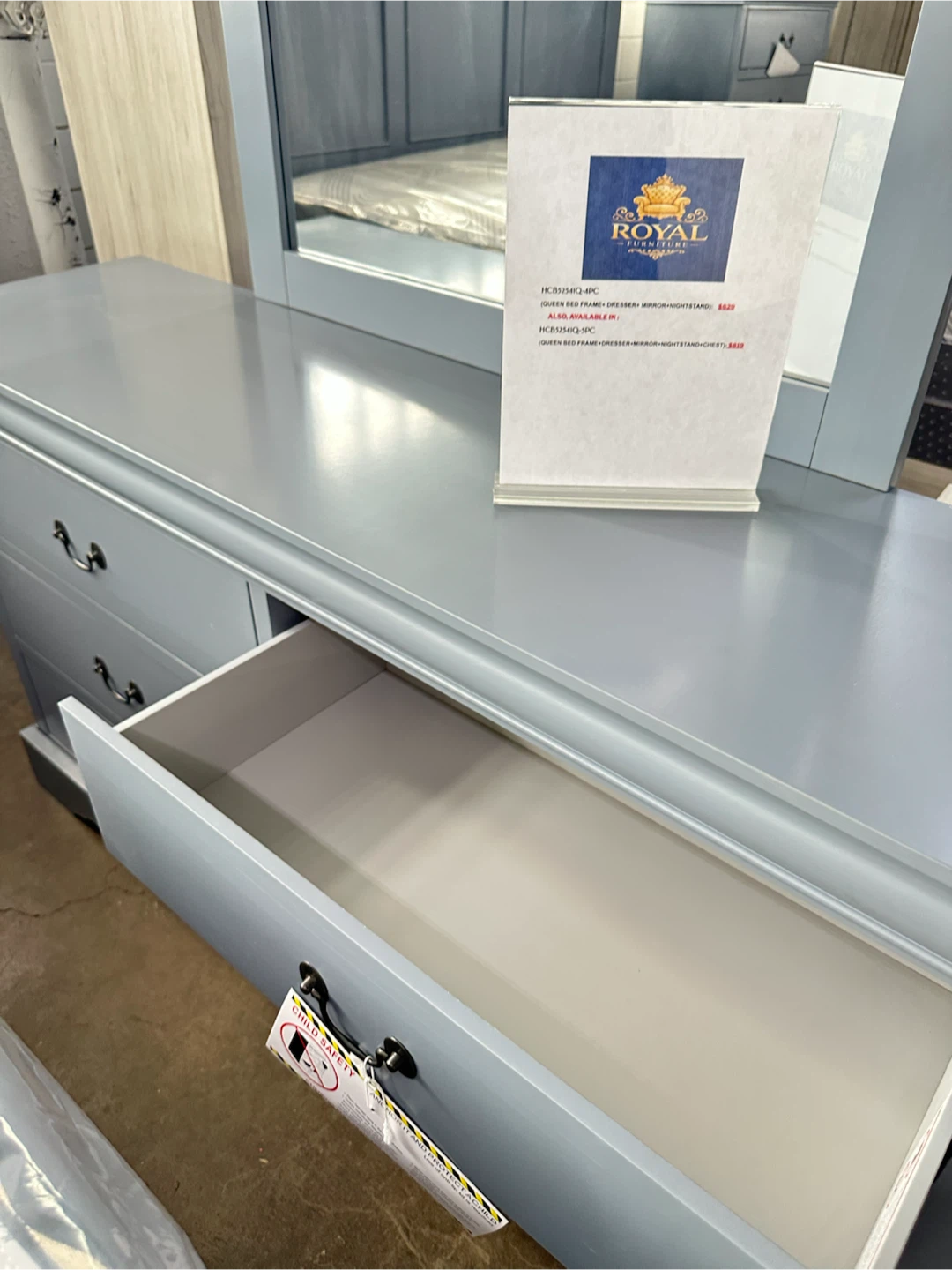 Queen Bedroom Set - Bed Frame, Dresser, Mirror, Nightstand - photo 4