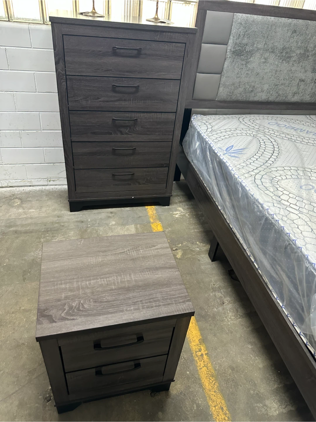 Royal Bedroom Set - Dresser, Mirror, Bed Frame, nightstand - photo 2