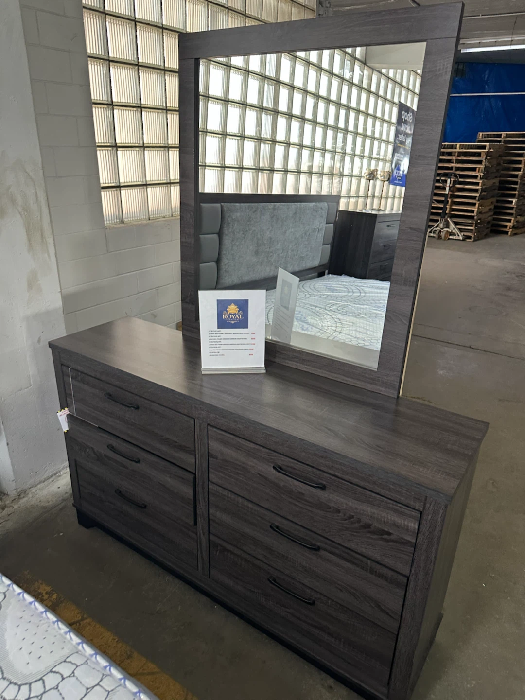 Royal Bedroom Set - Dresser, Mirror, Bed Frame, nightstand - photo 3