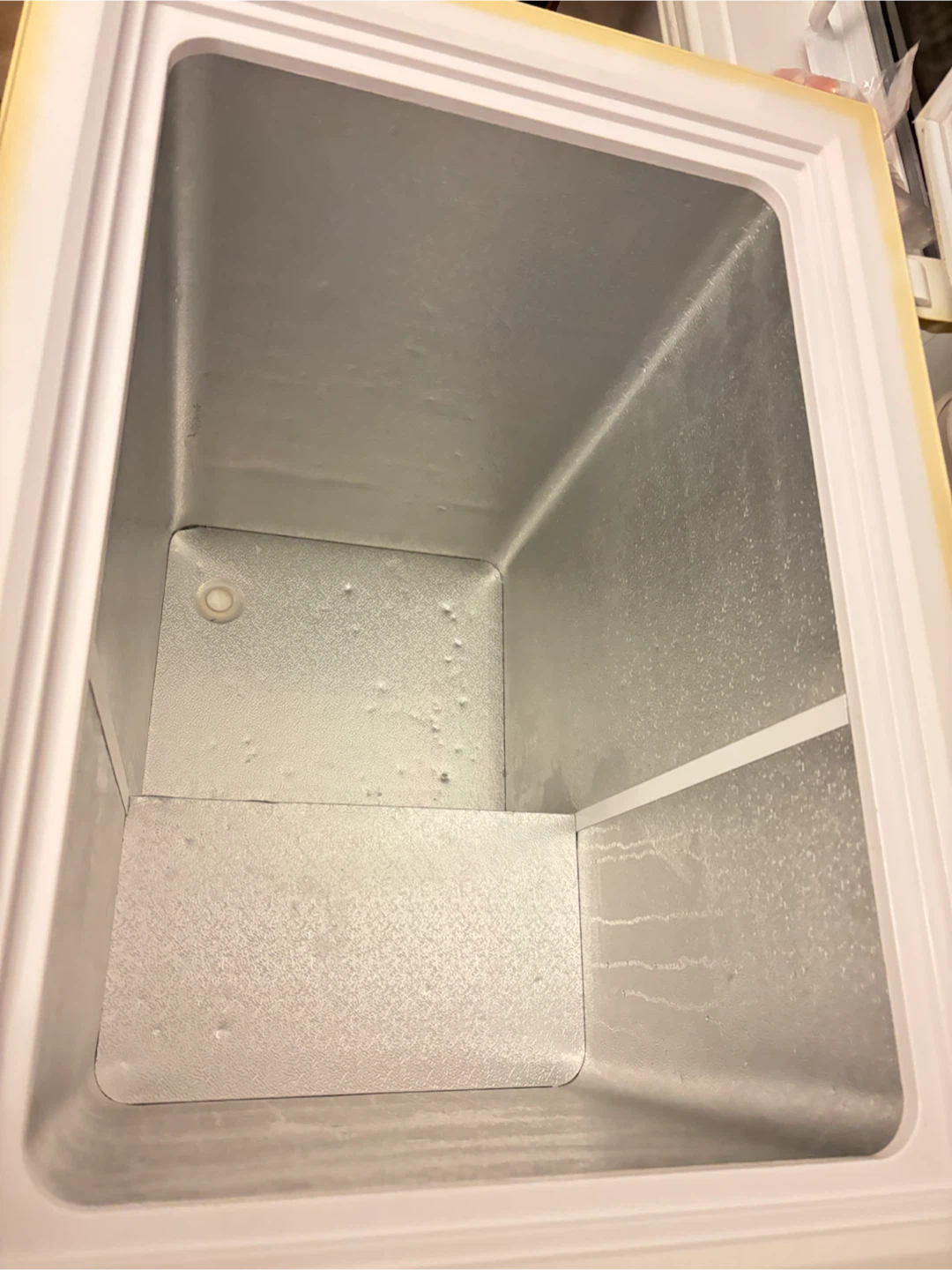 Haier Chest Freezer 74-54-82cm 5.4cu - photo 3