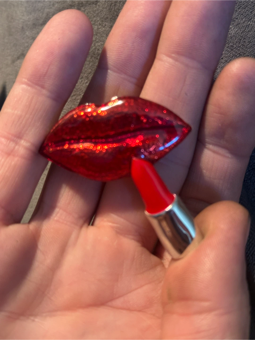 Red lipstick lips pin