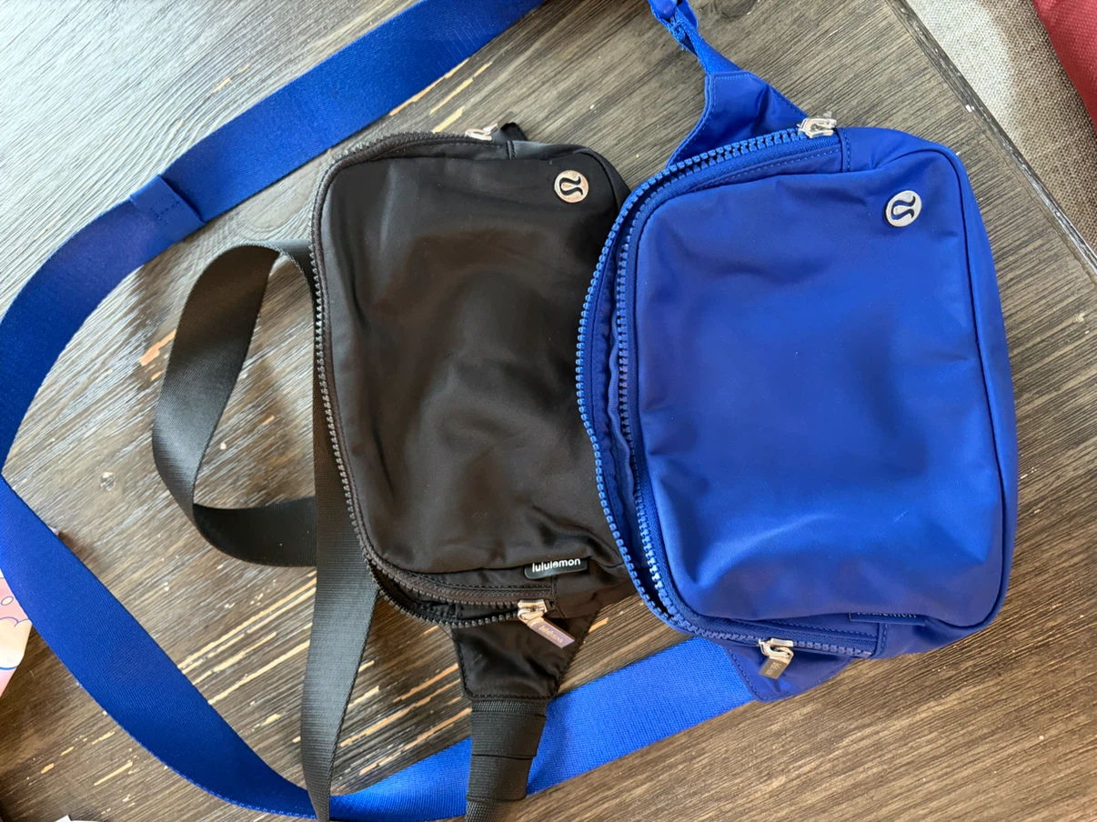 Lululemon Everywhere Belt Bag - Black & Blue