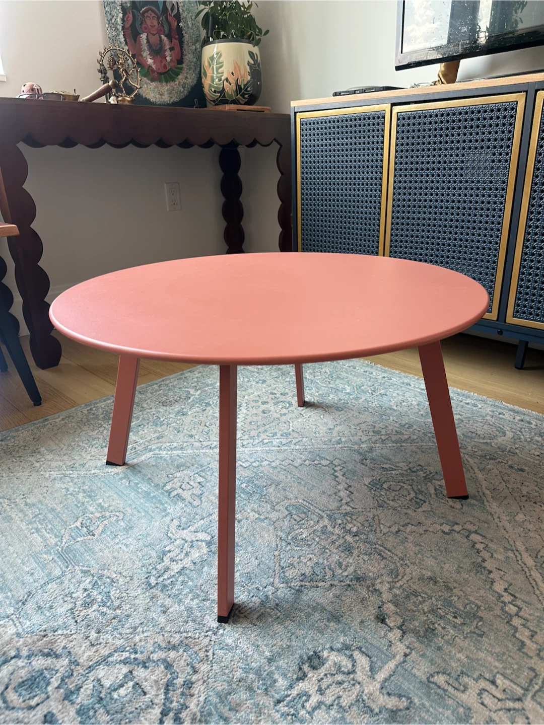 Round Pink Coffee Table - photo 2