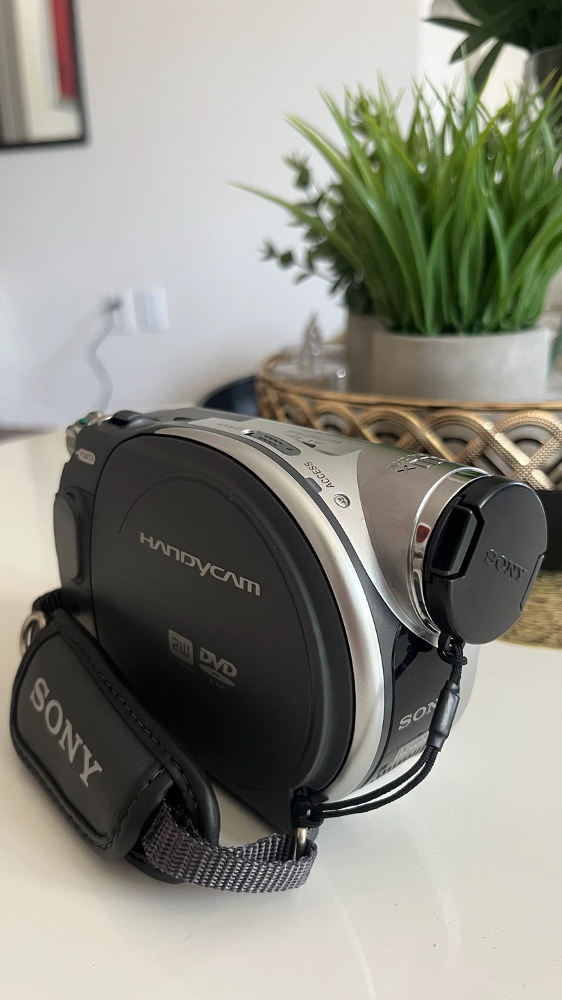Sony Handycam DCR-DV105 Camcorder