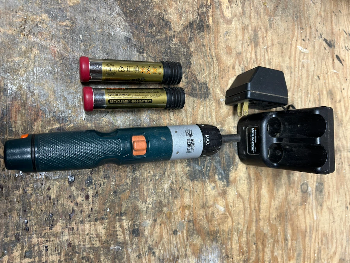 Black & Decker Cordless Screwdriver with Bits - photo 2