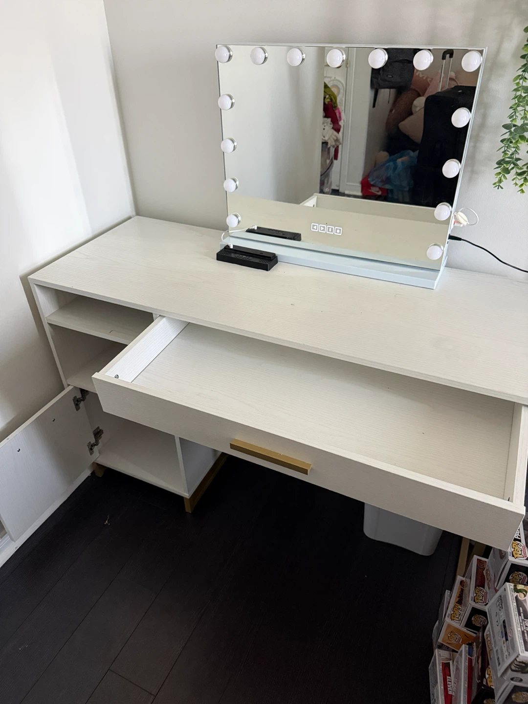 Desk with Vanity Mirror - photo 2