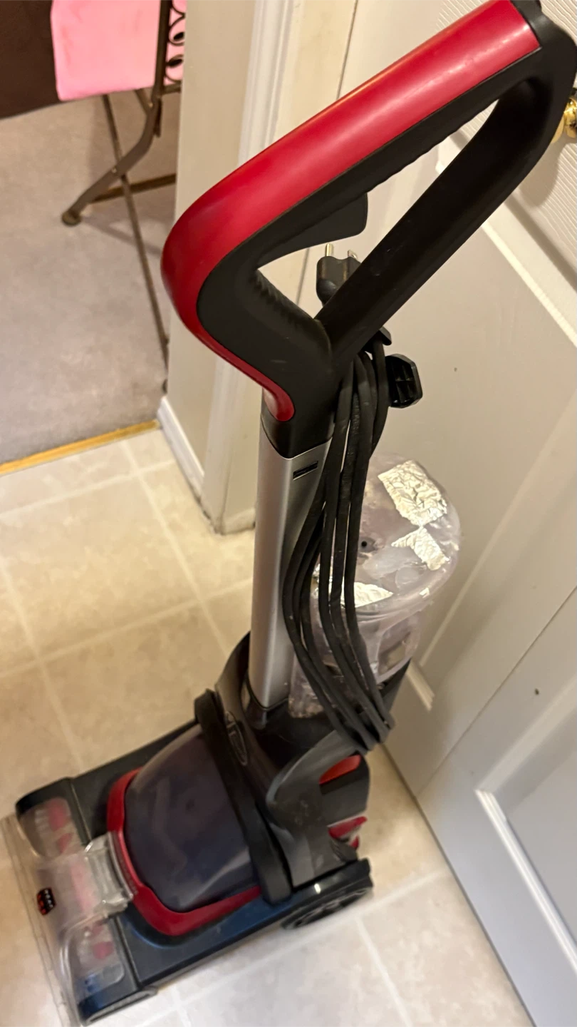 Leaked.  Hoover Power Dash Pet Compact Carpet Cleaner - photo 4