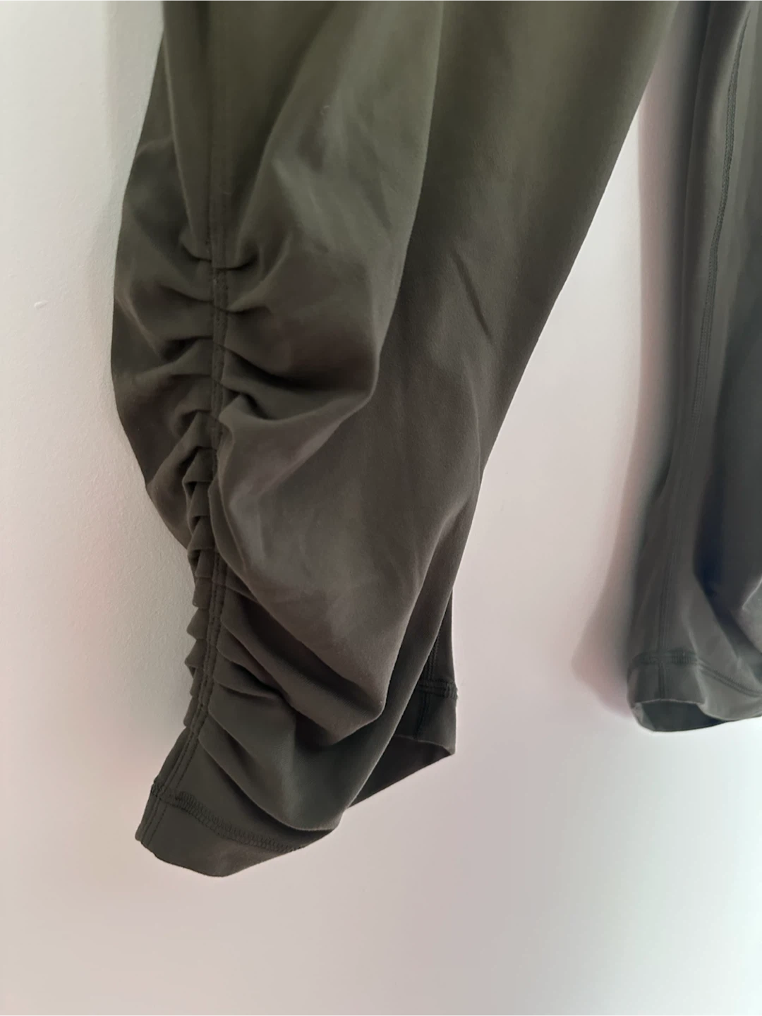 Lululemon Ruched Cropped Pants Size 12 - photo 2