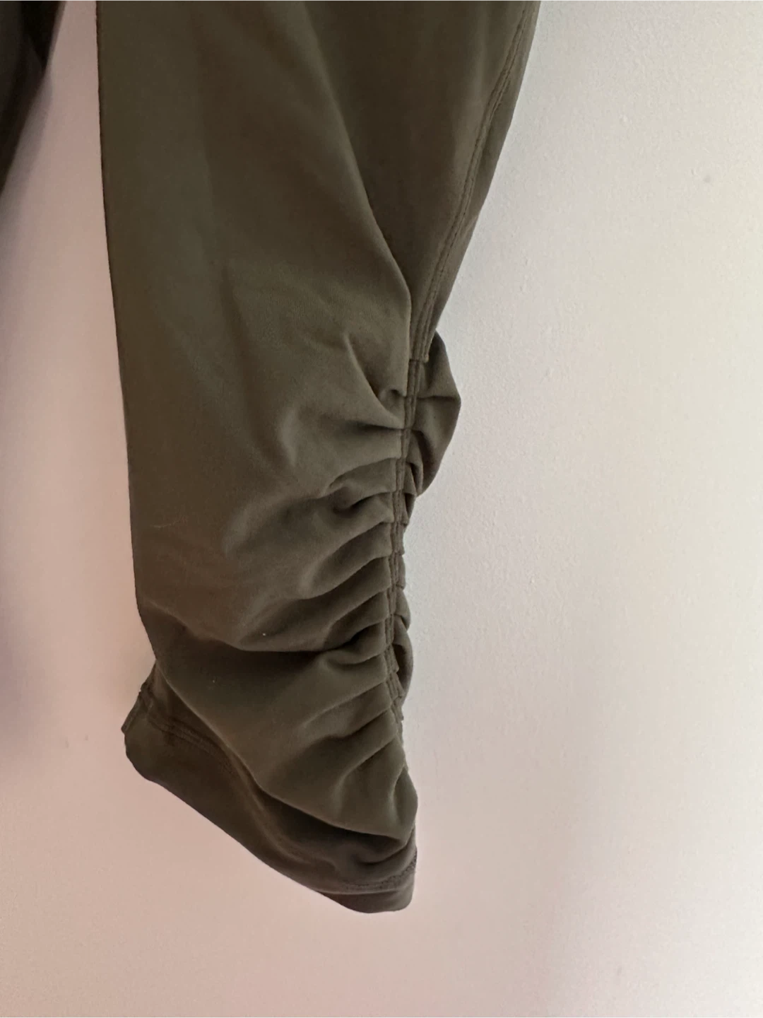 Lululemon Ruched Cropped Pants Size 12 - photo 3