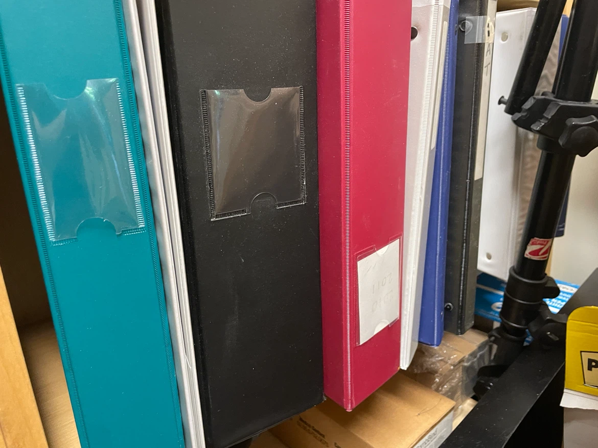 Assorted binders - photo 2