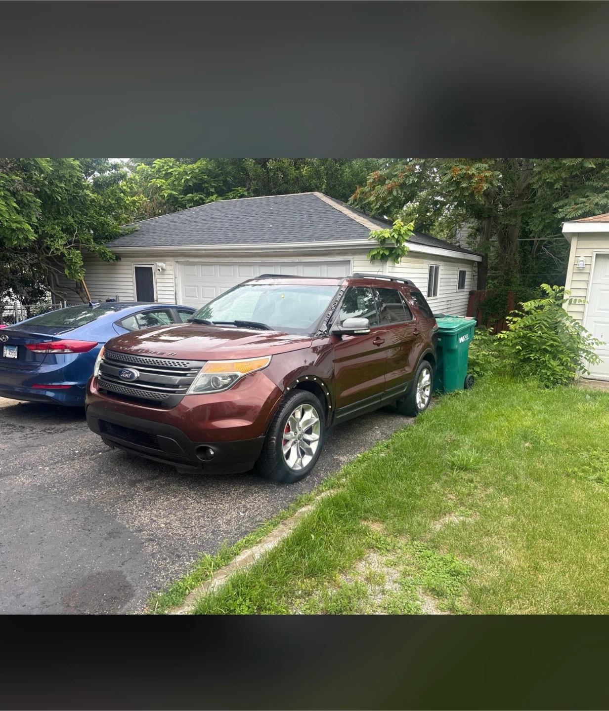 Ford Explorer SUV - photo 2