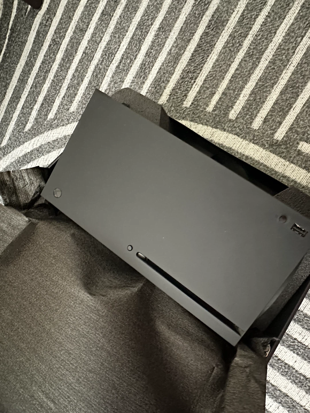 Xbox Series X 1TB Bundle – 2 Official Controllers - Original Box - photo 3