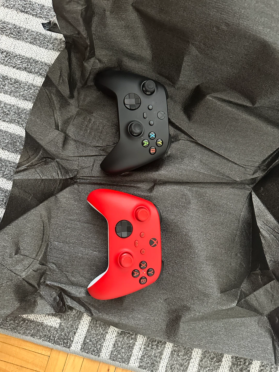 Xbox Series X 1TB Bundle – 2 Official Controllers - Original Box - photo 5