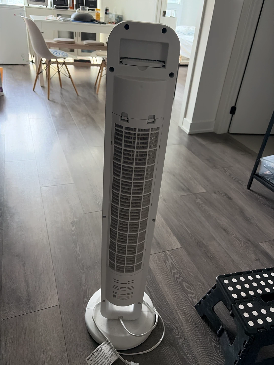 OmniBreeze Tower Fan with rc - photo 2