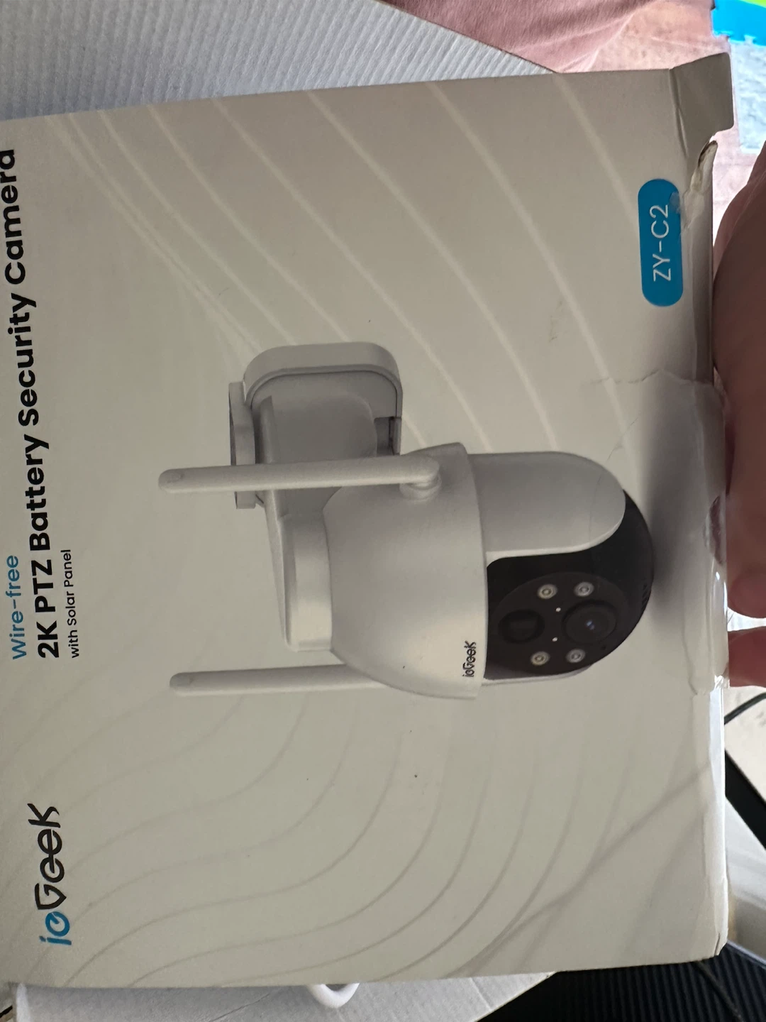 ioGeek Wire-free 2K PTZ Battery Security Camera with Solar Panel