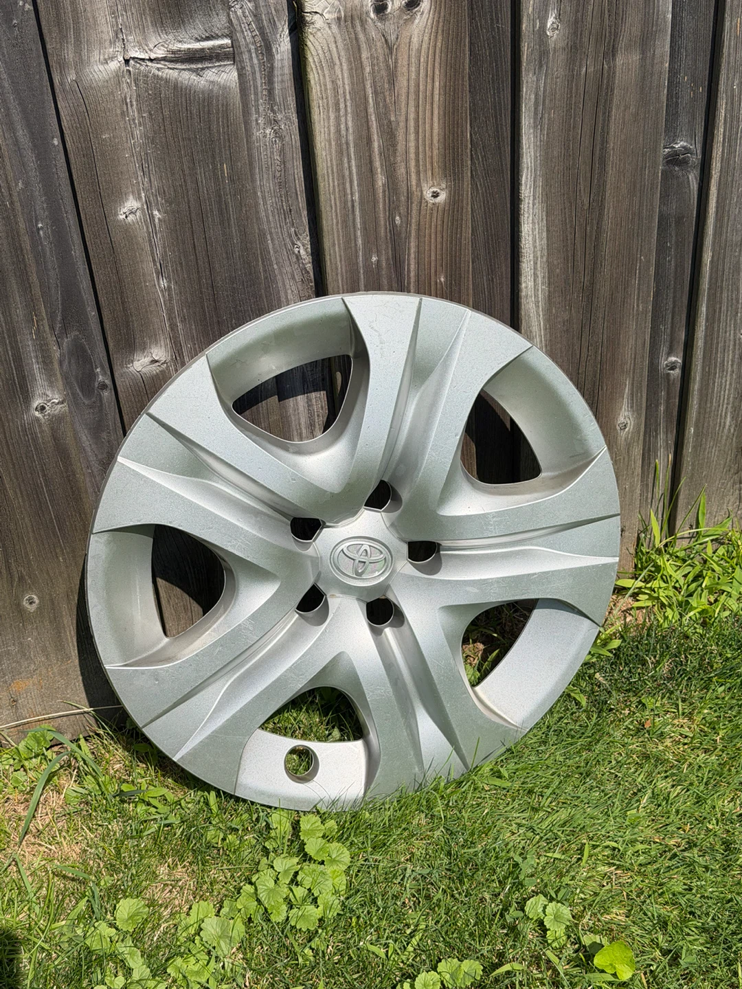 Toyota Hubcap 16inch