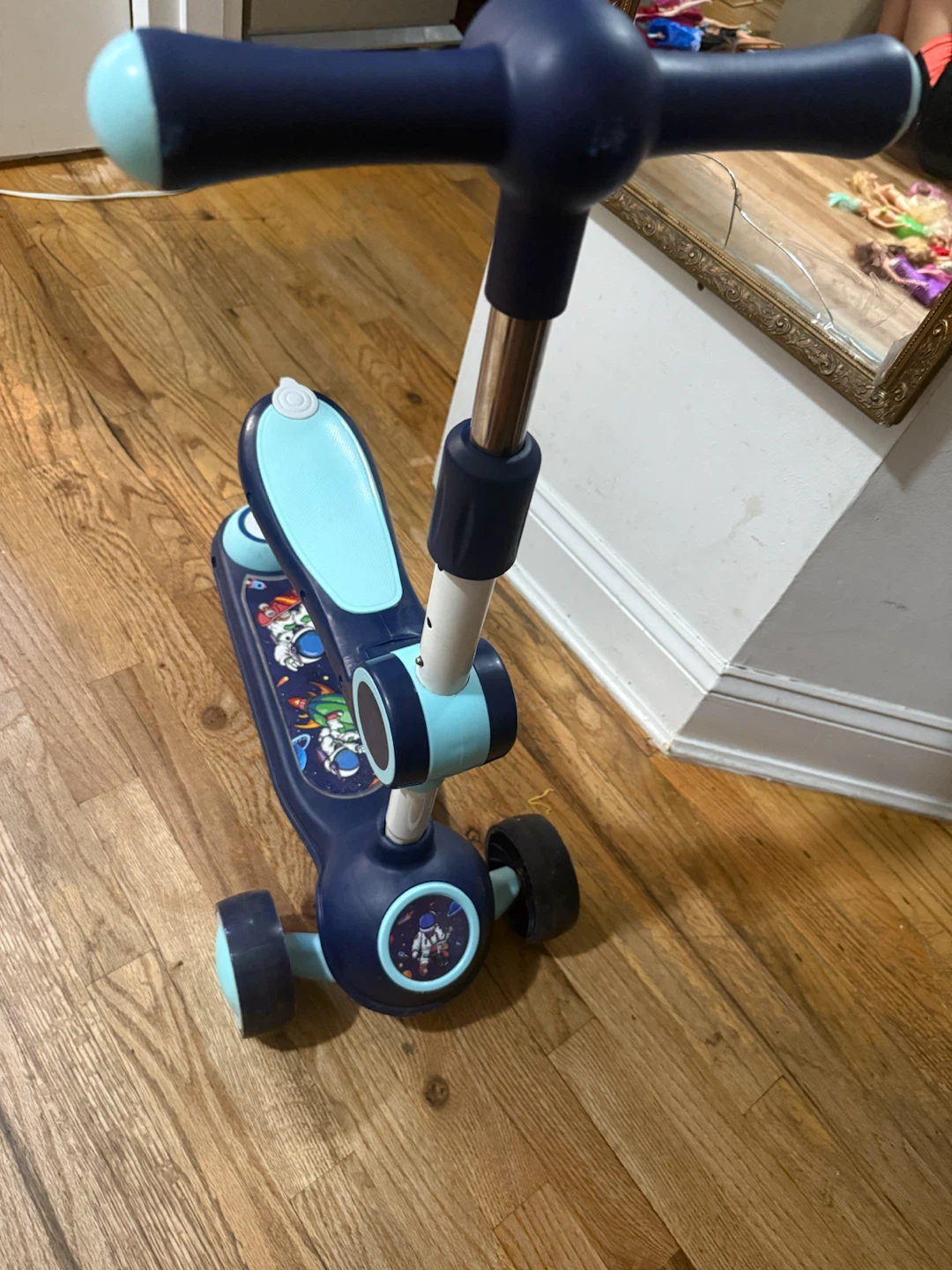 3-Wheel Kids Scooter with Astronaut Design